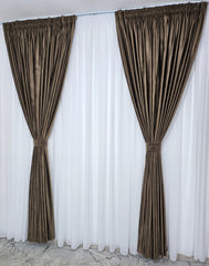 Set Raisa – Perdea din Voal Alb si Draperie Catifea Maro Deschis – ideal pentru livinguri cu canapele crem, cappuccino sau bej si mobilier lemn natur sau alb – confectionat pe comanda