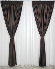 Set Sara – Perdea din Jorjet Alb si Draperie Catifea Maro Inchis – ideal pentru livinguri cu canapele crem, cappuccino sau maro si mobilier lemn natur sau wenge – confectionat pe comanda