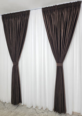 Set Sara – Perdea din Jorjet Alb si Draperie Catifea Maro Inchis – ideal pentru livinguri cu canapele crem, cappuccino sau maro si mobilier lemn natur sau wenge – confectionat pe comanda