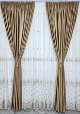 Set Amanda: perdea ivoire din in gros cu broderie bej si draperie din catifea caramel