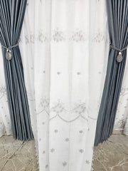 Perdea Samira alba cu broderie gri material plin ca textura tip in