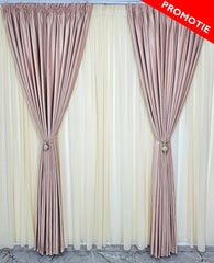 Stoc limitat*Set Rozalia – Perdea crem piersica si Draperie Catifea Crem Roze – ideal pentru livinguri cu canapele crem, roz pudra sau gri deschis si mobilier alb sau lemn natur – confectionat pe comanda