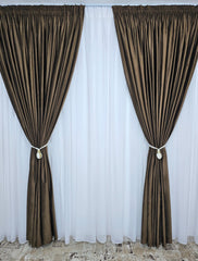 Perdea alba din material plin ca textura, tip in cu aspect de ploita