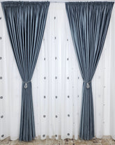 Set Dora: perdea alba din in cristal cu flori alb-gri si draperie catifea gri