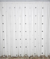 Perdea Dora alba din material plin ca textura in cristal cu flori alb-gri