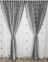 Set Remus: perdea alba din in cristal cu flori alb-gri si draperie blackout gri-negru
