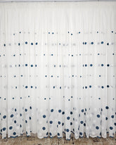 Perdea Antonio alba cu buline turcoaz,material plin ca textura tip in