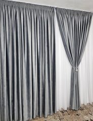 Draperie Catifea Gri Deschis Blackout 90% pentru Living si Dormitor cu Mobilier Gri si Alb, Confectionata la Comanda Casablanca Magazin