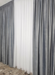 Draperie Catifea Gri Deschis Blackout 90% pentru Living si Dormitor cu Mobilier Gri si Alb, Confectionata la Comanda Casablanca Magazin