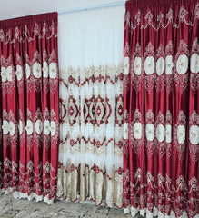 Set Rubin – Perdea Tul cu Broderie 3D si Draperie Catifea Rosie 3D – ideal pentru livinguri elegante si dormitoare sofisticate cu canapele crem, bej, gri deschis sau alb si accente rosii, mobilier lemn natur, alb sau wenge – confectionat pe comanda