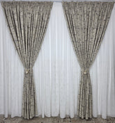 Set Luana: perdea alba din matase cu insertii aurii si draperie catifea bej cu insertii