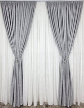 Set Bega: perdea alba din matase cu insertii gri si draperie gri nisip tip vopsea decorativa