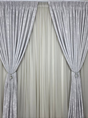Set Bob – Perdea Simpla Jorjet Gri si Draperie Gri Deschis Tip Vopsea Decorativa – ideal pentru livinguri cu canapele gri si mobilier alb, negru – confectionat pe comanda