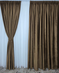 Set Ciocolata – Perdea Simpla Alba Voal Ivoire si Draperie Catifea Maro Ciocolatiu – ideal pentru livinguri cu canapele crem, bej sau cappuccino si mobilier maro sau lemn natur – confectionat pe comanda