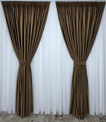 Set Ciocolata – Perdea Simpla Alba Voal Ivoire si Draperie Catifea Maro Ciocolatiu – ideal pentru livinguri cu canapele crem, bej sau cappuccino si mobilier maro sau lemn natur – confectionat pe comanda