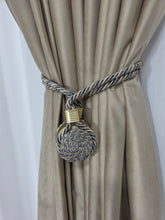 Set magneti cu fir lung, satirati gri-bej material textil(2bucati)