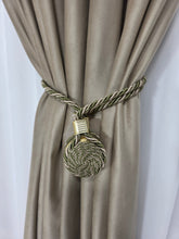Set magneti cu fir lung, satirati verde-bej material textil(2bucati)