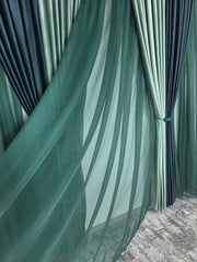 Perdea Voal Verde Smarald pentru Living si Dormitor cu Mobilier Crem si Lemn Natur, Material Usor 100% Poliester, Confectionata la Comanda Casablanca Magazin