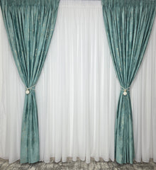 Draperie Milano din Catifea Verde Menta cu Insertii Aurii – Ideala pentru Livinguri cu Canapele Crem, Bej sau Gri Deschis si Mobilier Alb sau Lemn Natur – Confectionata pe Comanda