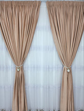 Set Aurelian: perdea bamboo cu broderie sparta cu 4 randuri si draperie catifea crem roz