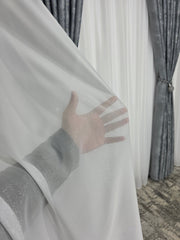 Colectia Santorini – Perdea Alba cu Sclipici si Draperie Catifea Gri Tip Vopsea Pensulata cu Insertii Aurii – Ideal pentru Livinguri Moderne cu Canapele Crem, Gri sau Bej si Accente Aurii – Confectionat pe Comanda