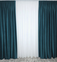 Colectia Amsterdam Varianta Verde Turcoaz – Perdea Voal Premium si Draperie Catifea Verde Turcoaz Tip Velura – Ideal pentru Livinguri Moderne cu Canapele Crem, Mobilier Alb sau Lemn Natur si Accente Turcoaz – Confectionat pe Comanda