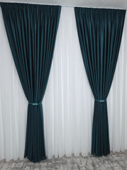 Colectia Amsterdam Varianta Verde Turcoaz – Perdea Voal Premium si Draperie Catifea Verde Turcoaz Tip Velura – Ideal pentru Livinguri Moderne cu Canapele Crem, Mobilier Alb sau Lemn Natur si Accente Turcoaz – Confectionat pe Comanda