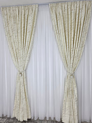 Colectia Dubai Varianta Crem Deschis: Set Recomandat pentru Camere in Nuante de Crem, Bej, Alb si Gri - Perdea Voal Premium si Draperie Catifea Crem Deschis cu Insertii Aurii pentru Living si Dormitor - Confectionat pe Comanda