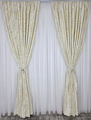Colectia Dubai Varianta Crem Deschis: Set Recomandat pentru Camere in Nuante de Crem, Bej, Alb si Gri - Perdea Voal Premium si Draperie Catifea Crem Deschis cu Insertii Aurii pentru Living si Dormitor - Confectionat pe Comanda