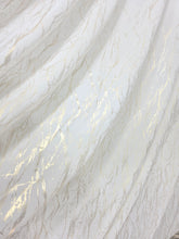 Perdea Pincard din Matase Moale cu Insertii Aurii – ultimii 2 metri!