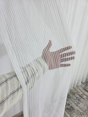 Perdea Iris crem cu sclipici tip spaghete, material plin ca textura