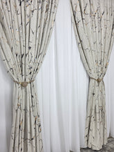 Colectia Amazon Varianta Crem Deschis: Perdea Nesifonabila Matase Alb Imaculat și Draperie Catifea Cu Insertii Aurii