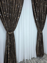 Draperie Amazon din catifea maro cu insertii aurii