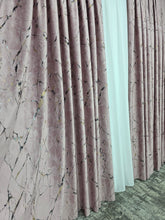 Draperie Amazon din catifea roz cu insertii aurii