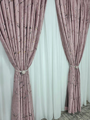 Draperie Amazon Catifea Roz cu Insertii Aurii – Ideala pentru Livinguri Elegante cu Canapele Crem, Mobilier Alb sau Bej si Accente Aurii sau Roz Pudrat – Confectionata pe Comanda