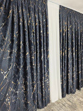 Draperie Amazon din catifea neagra cu insertii aurii