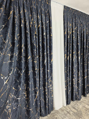 Draperie Amazon din catifea neagra cu insertii aurii