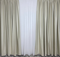 Set Premium: Perdea Premium din Matase Alba, Catifelata si cu Cadere Grea, si Draperie Crem Deschis din Catifea Blackout Total 100%, Nu Permite Trecerea Luminii prin Material – Potrivit cu Pat sau Canapea Crem, Bej ori Gri – Confectionat pe Comanda