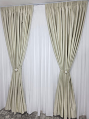 Set Premium: Perdea Premium din Matase Alba, Catifelata si cu Cadere Grea, si Draperie Crem Deschis din Catifea Blackout Total 100%, Nu Permite Trecerea Luminii prin Material – Potrivit cu Pat sau Canapea Crem, Bej ori Gri – Confectionat pe Comanda