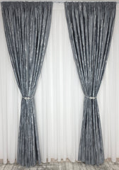 Set Dervis – Perdea Alb Voal Premium Moale Nesifonabila si Draperie Milano din Catifea Gri Inchis cu Insertii Argintii – Set elegant pentru living si dormitor in nuante alb, crem, gri si argintiu, confectionat pe comanda