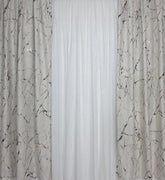 Set Octavia: perdea alba din matase moale plina cu insertii aurii varianta 1 si draperie din catifea amazon crem deschis plina cu insertii