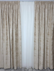Draperie Catifea Crem cu Sclipici si Paiete Argintii-ideala pentru living unde se doreste un efect de stalucire si un plus de eleganta