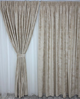 Set Perdea Crem și Draperie Catifea Crem cu Inserții Argintii – Perfect pentru Livinguri Elegante în Nuanțe Crem, Bej sau Alb