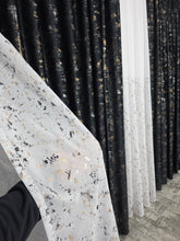 Set Rodica perdea si draperie catifea neagra cu model- ideala pentru un efect elegant si contrast deosebit