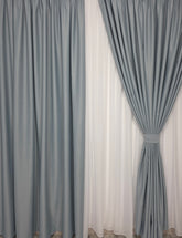 Ideala pentru living si dormitor cu pat sau canapea gri deschis, pereti albi si mobilier alb sau gri - Draperie Simpla Gri Deschis Varianta 302 Blackout 80% - confectionata pe comanda