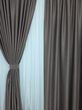 Ideala pentru living si dormitor cu pat sau canapea crem-gri ori roz pudrat, pereti albi si mobilier alb sau lemn natur - Draperie Simpla Grej Roze (Crem-Gri cu Reflexii Roz) Blackout 90% - confectionata pe comanda