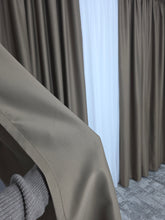 Colectia Blackout Varianta 306 Perdea Alba Voal Premium Jorjet si Draperie Simpla Maro Deschis Blackout 80-95% pentru Living si Dormitor in Nuante Crem, Bej si Lemn Natur