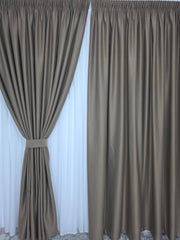 Ideala pentru living si dormitor cu pat sau canapea maro deschis ori capucino, pereti albi si mobilier lemn natur - Draperie Simpla Maro Deschis Blackout 90% - confectionata pe comanda