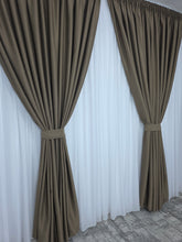 Colectia Blackout Varianta 306 Perdea Alba Voal Premium Jorjet si Draperie Simpla Maro Deschis Blackout 80-95% pentru Living si Dormitor in Nuante Crem, Bej si Lemn Natur