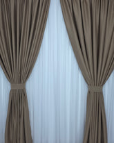Colectia Blackout Varianta 110 Draperie Cappuccino si Perdea Alba Simpla Voal Premium Jorjet Blackout 80-95% pentru Living si Dormitor in Nuante Crem, Bej si Lemn Natur